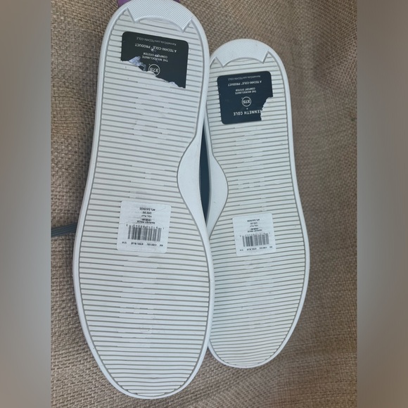 New Kenneth Cole mens suede sneakers, size 12M - Picture 4 of 4